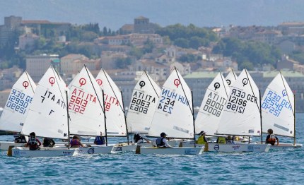 barcolana oggi in acqua optimist windsurf