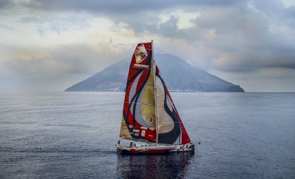 middle sea race andrea mura taglia il traguardo alle spalle dei maxi