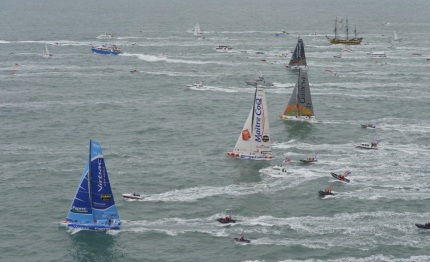 vendee globe beau depart maitrise pour jeremie beyou