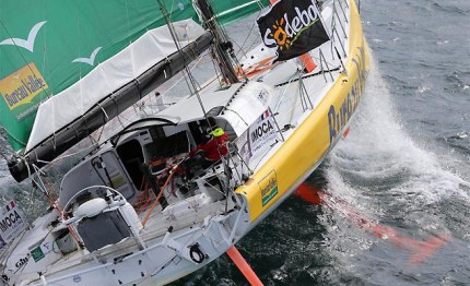 vendee globe anche louis burton bureau vallee urta un peschereccio