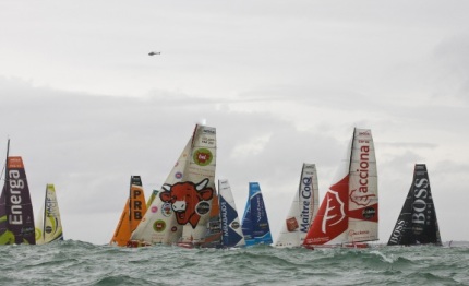 vendee globe macif gains again bureau valley struck by trawler