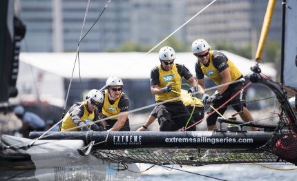 alinghi in pole position as the final showdown begins in rio de janeiro