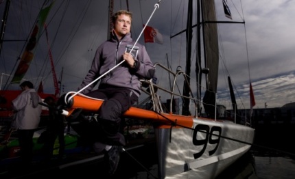 vendee globe alex thomson hits object has to make rudder repairs