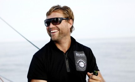vendee globe per alex thomson arrivo domani all alba