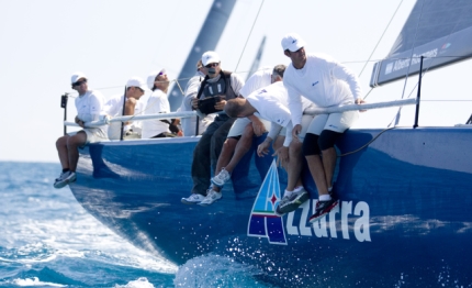 mondiale tp52 azzurra se la gioca fino in fondo