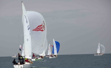 la pioggia il forte vento aumentano lo spettacolo al 30 tan