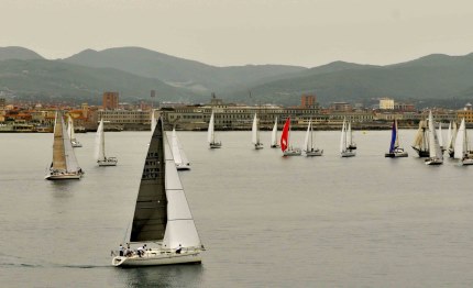 livorno la veleggiata conclude il 30 tan