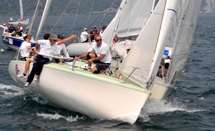 da domani il tricolore dolphin 81 sul lago di garda