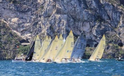 melges 24 andrea racchelli su altea in testa sul garda