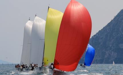 melges 24 garda blu moon aumenta il suo vantaggio