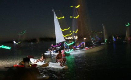 porto pollo si regata con la luna piena
