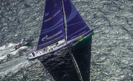 fastnet vincono le loro classi esimit macif ma in testa 232 un 45 belga
