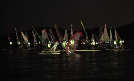 vela di notte porto pollo