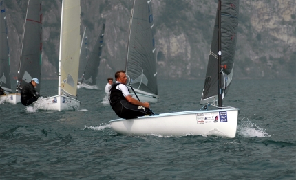 vittoria di michele paoletti nei finn campione del garda
