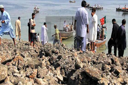 pakistan tutti in gita sulla nuova isola di zalzala koh