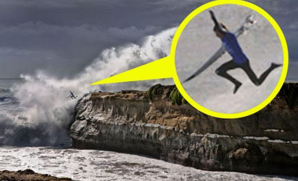 in surf tuffo diretto su un onda di 10 metri