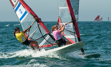 windsurf mondiale youth argentina israele davanti con gli italiani nella scia