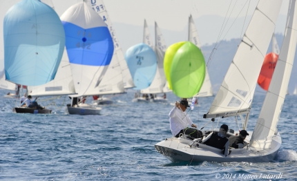dragoni danesi di debutant mantengono la testa dell europeo