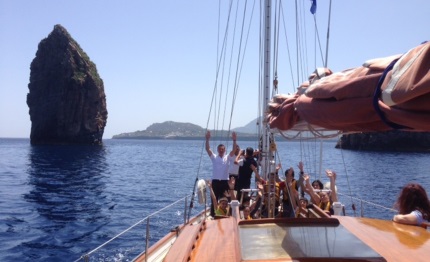 arrivano anche vulcano delfini guardiani di marevivo