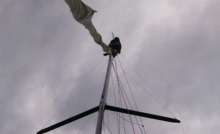 frattaruolo verso il giraglione in solitario con una sail demonstration di extreme sail academy un equipaggio russo