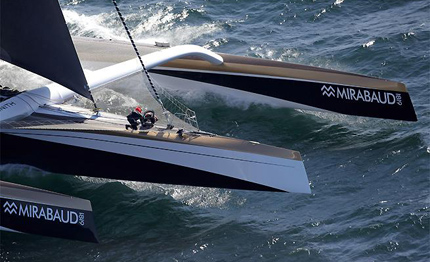 spindrift timone rotto per la collisione con un container