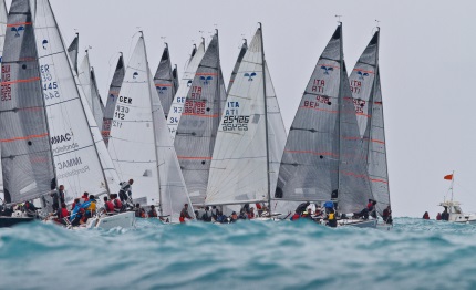 platu 25 in rotta verso antibes per il campionato mondiale
