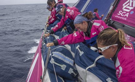 volvo ocean race anche team sca passa nell emisfero sud