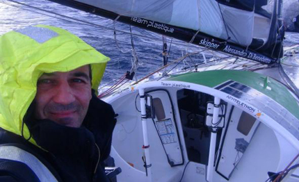 route du rhum alessandro di benedetto alla cappa per riparare il timone