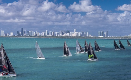 il giapponese mamma aiuto in testa al campionato del mondo melges