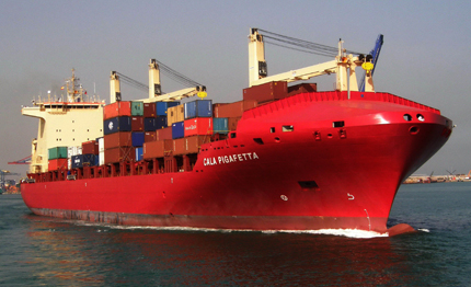 al porto di civitavecchia la frutta esotica arriva con la cosiarma