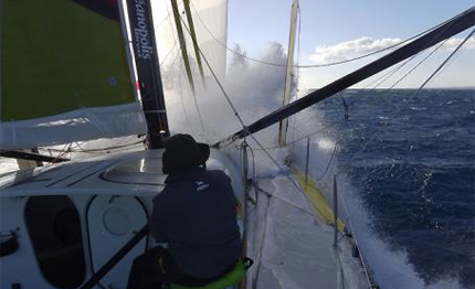 barcelona world race le camm stamm in vantaggio verso cape town