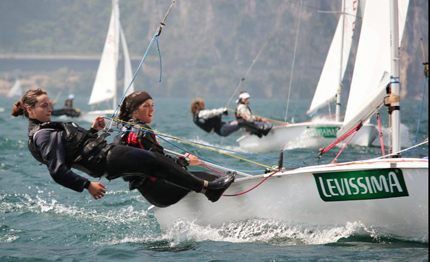 napoli sabato derive in acqua al circolo del remo della vela italia