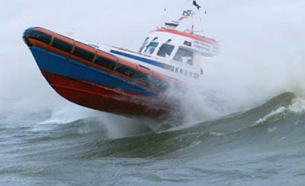 guardia costiera in un mare forza stiamo rischiando anche noi la vita