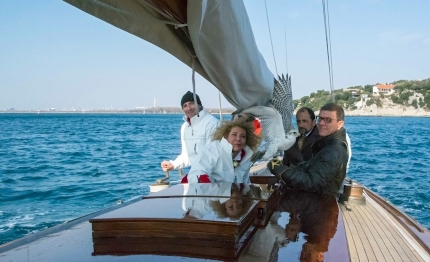 falcon aria skipper falconieri uniti nel vento di trieste