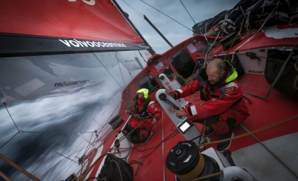 volvo ocean race notte di paura in oceano