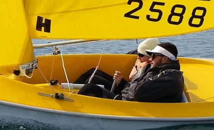 garda la vela accessibile corre con giovani delle flotte optimist ed rs feva