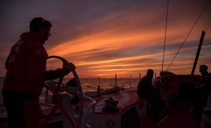 volvo ocean race duello finale tra dongfend abu dhabi