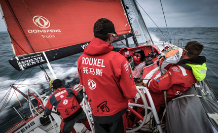 vor dongfeng allunga presto la strambata decisiva