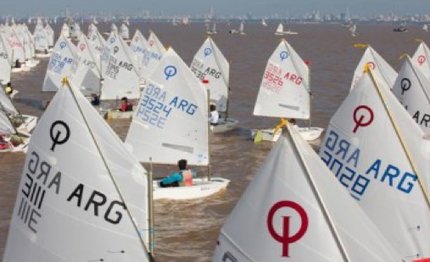 optimist navigando sul rio parana