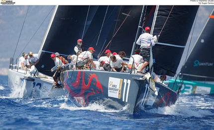 tp52 palma di maiorca sportellate gia nella practice race