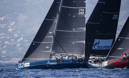 azzurra al comando del mondiale tp52