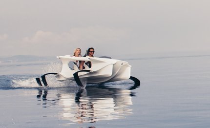 social mare impazza in rete il quadrifoil moto acqua elettrica che vola piu di 20 nodi