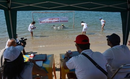 oristano il cagliaritano guidi vince la 25ma traversata nuoto san giovanni di sinis torregrande