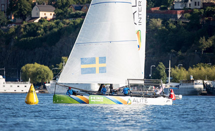m32 perfect day for alite racing in calm waters