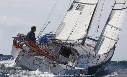 flash mini transat alberto bona passa in testa