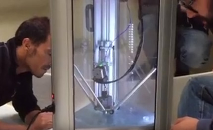 video stampante 3d in funzione sul class 40 di gaetano mura in navigazione
