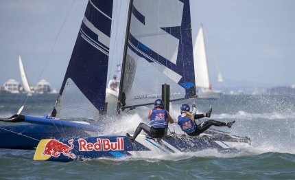 red bull foiling generation mackay wilkinson conquistano la vittoria della gara di apertura