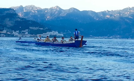 la nazionale di canottaggio ad amalfi per la 61a regata delle antiche repubbliche marinare