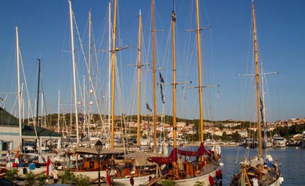 con il trofeo bailli de suffren la grande vela epoca fa tappa porto rotondo