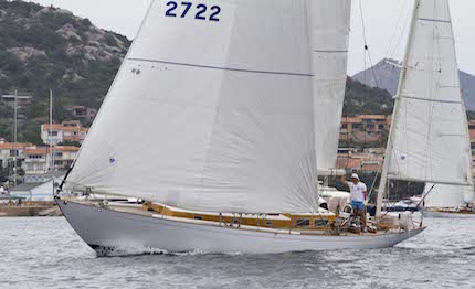 la flotta del trofeo bailli de suffren saluta lo yacht club porto rotondo la sardegna